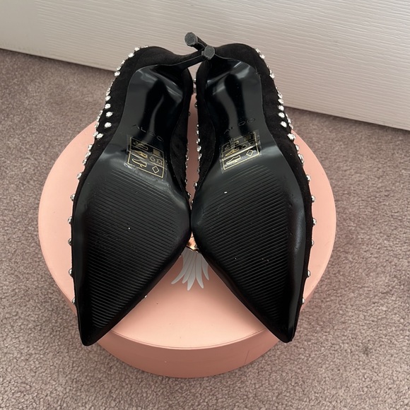 Crystal also heels - Picture 8 of 9